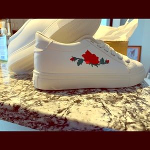 7.5 fashion low top shoes.